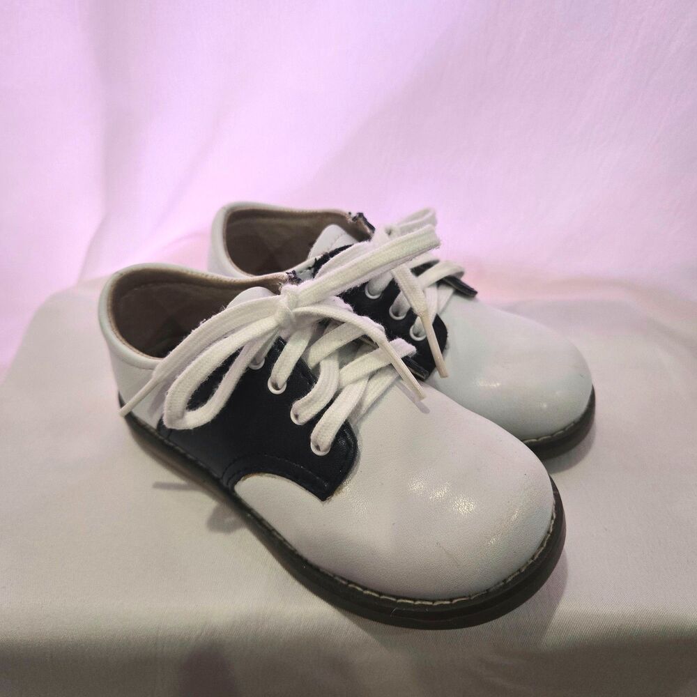 Footmates Cheer Saddle Oxford Shoes - Size 6.5